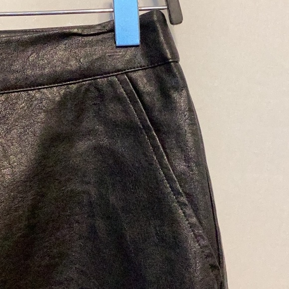Forever 21 faux leather black mini skirt size small - Picture 2 of 6